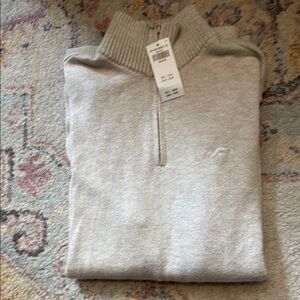 Hollister Men's Light Gray Zip-Up Sweater